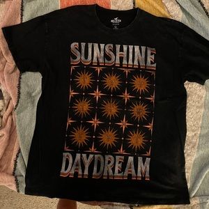 Hollister graphic tee